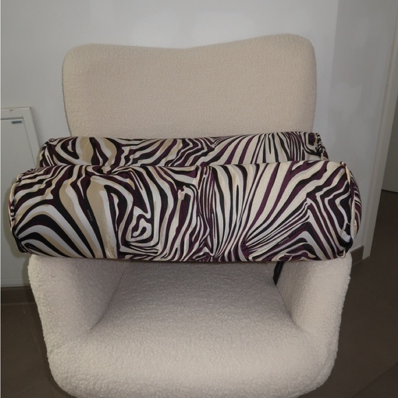 2 Vintage Versace Pillows - Picture 6 of 11